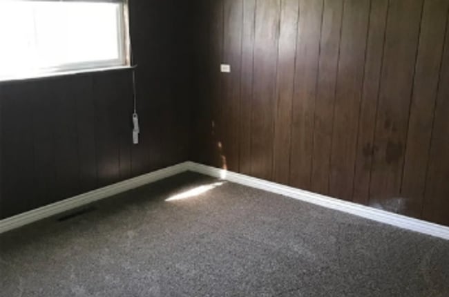 Photo - Binning Silver Unit 2212 (Bottom)