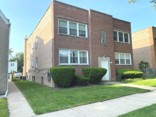 Photo - 2830 W Summerdale Ave House