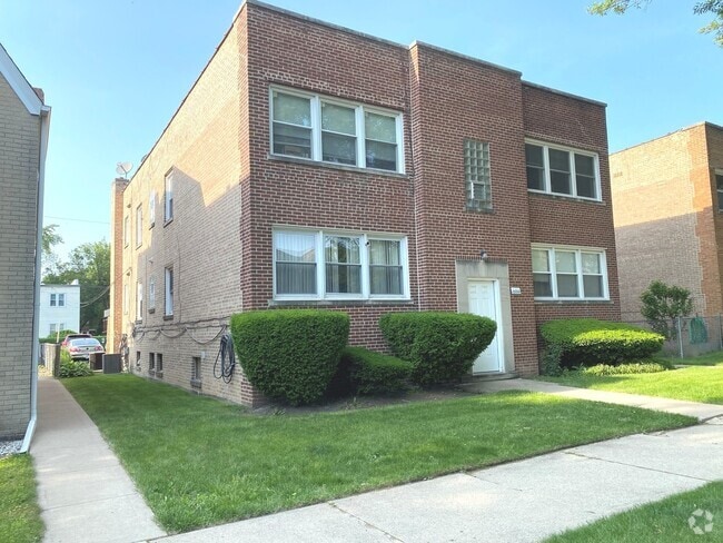 Building Photo - 2830 W Summerdale Ave Rental