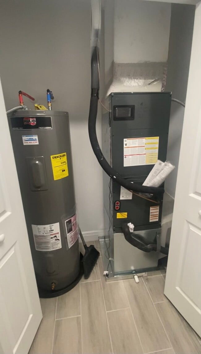 Photo - 2154 Edison Ave