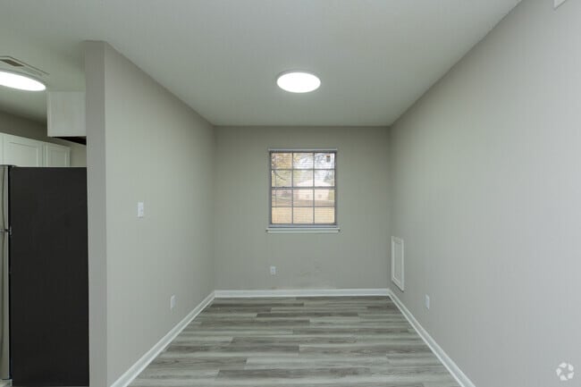 2BR, 1BA - 780SF - Upgraded - Dining Room