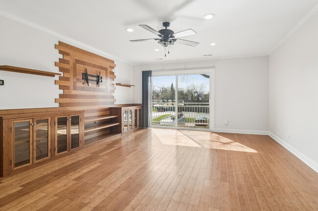 Photo - 4704 Euclid Ave Unit 2D