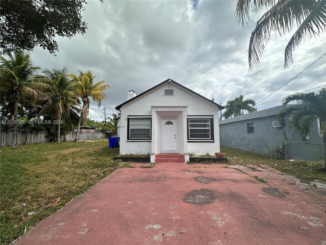 Photo - 2135 Lincoln St