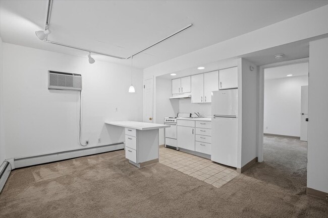 Franklin West Apartments, Leasing Office
