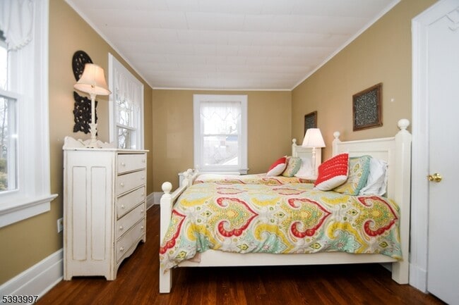 Photo - 123 Baker St