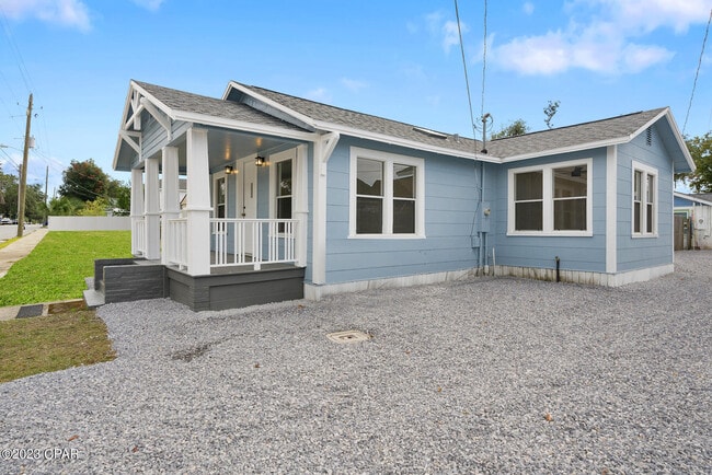 Photo - 206 E 2nd Ct