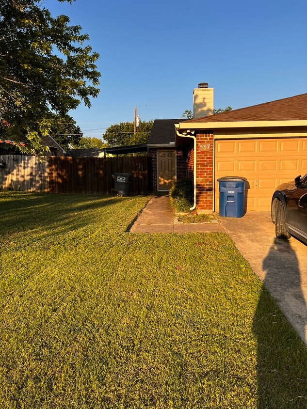 Front - 537 Bluebird Ln (Red Oak, TX)