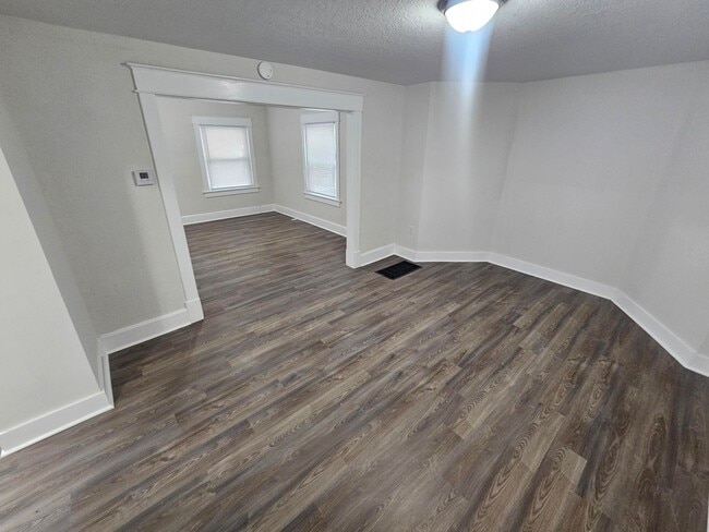 Photo - 618 Catalpa Ave