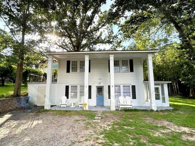 Building Photo - 719 Beltline Blvd