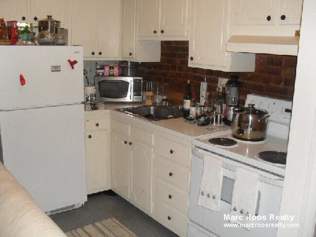 Building Photo - 46 S Huntington Ave Unit 3 Rental
