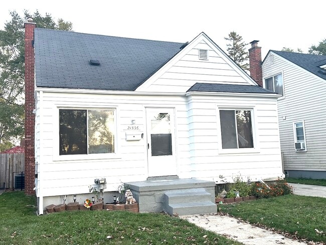 Photo - 21536 Panama St