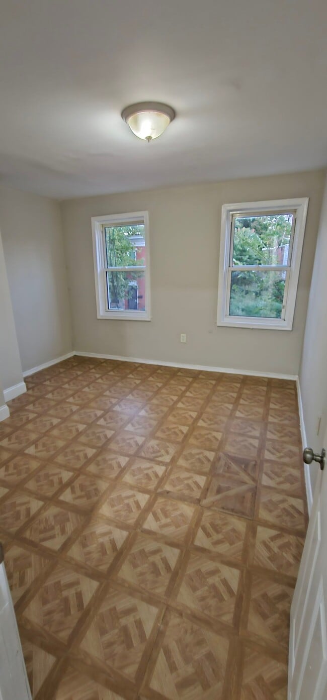 Photo - 1807 Ramsay St