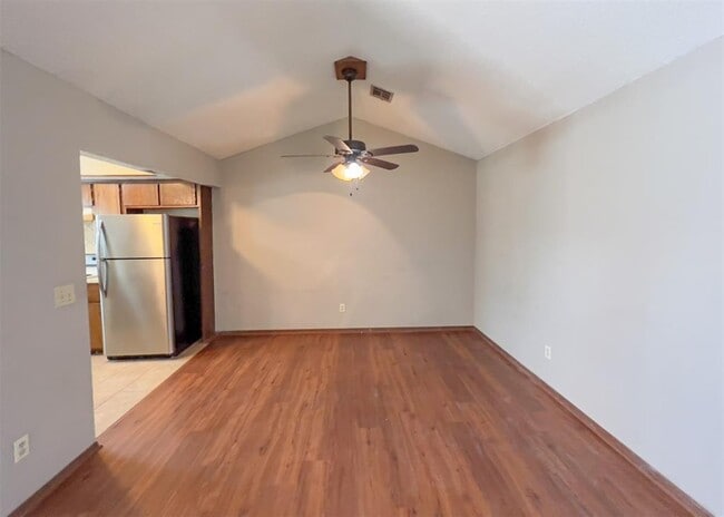 Photo - 1303 N Fretz Ave