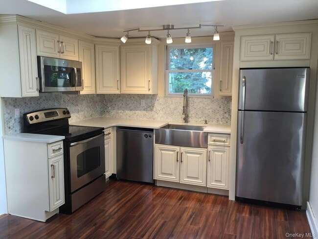 Photo - 102 Woodbury Rd