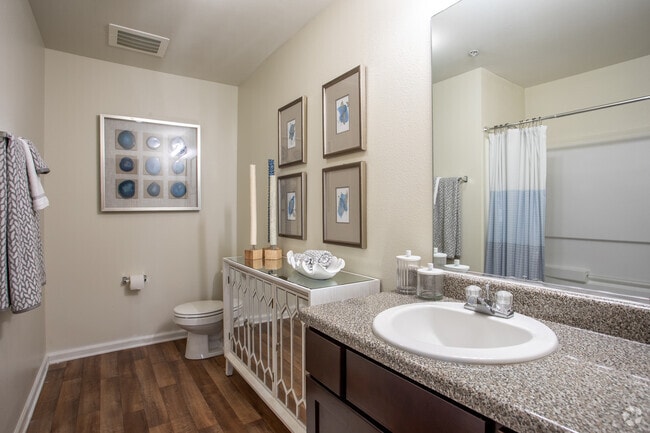 2BR, 2BA - 1,035SF - Primary Bathroom