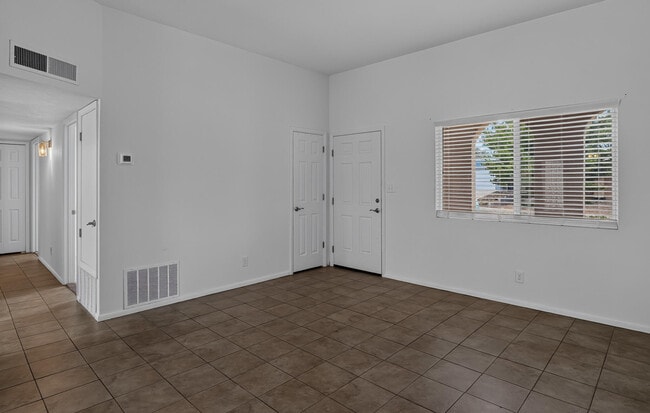 Photo - 10501 Delicado Pl NE