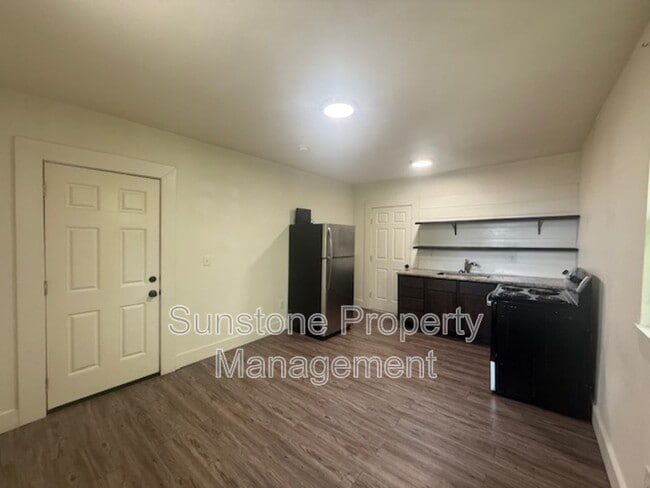 Photo - 1306 E 2nd St S Unidad Apt 5