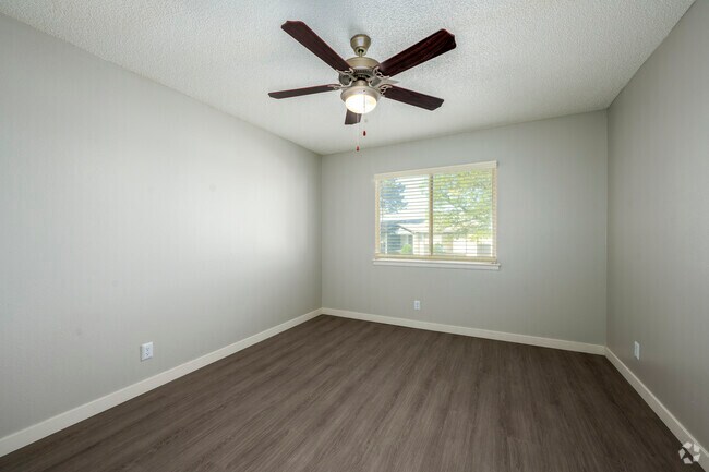 2BR, 1BA - 863SF - Arlo Apartments