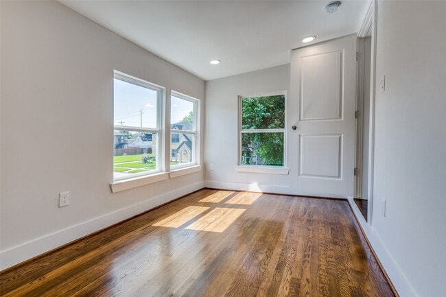 Photo - 2221 Rosewood St