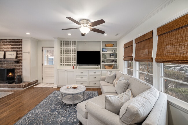 Photo - 826 Symmes Dr