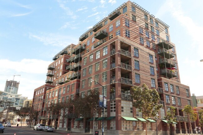 Primary Photo - Parkloft