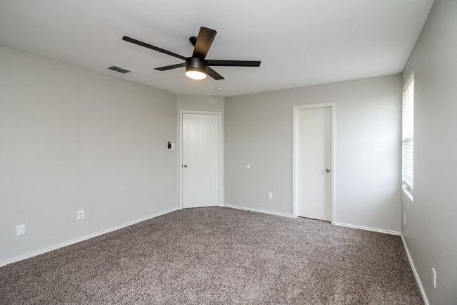 Photo - 1027 Clear Stream Dr