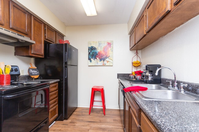 2BR,2BA-909sft