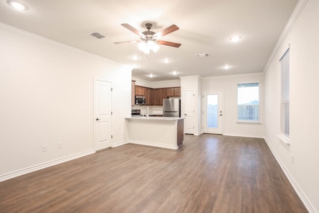 Photo - 13838 Enzo Gate