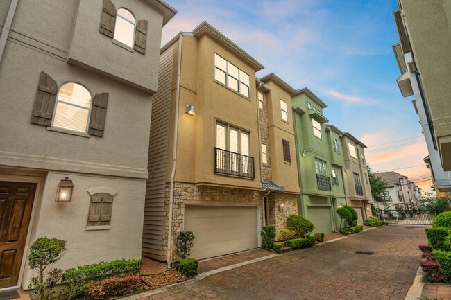 Photo - 2820 Sherwin St