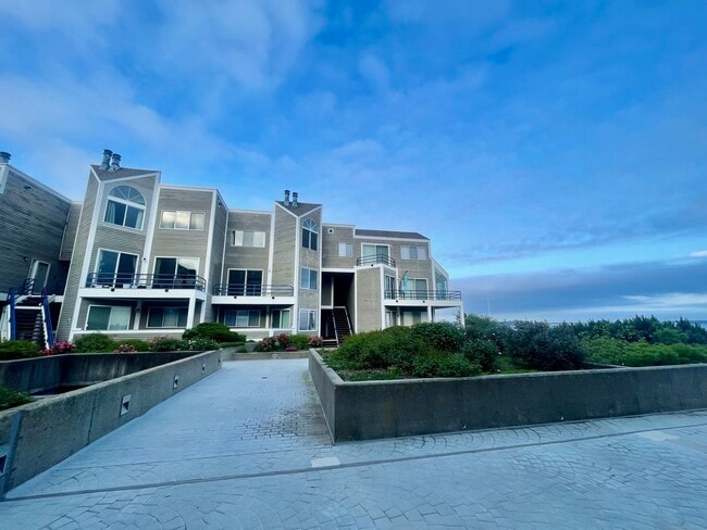 Photo - 10 Harbour Close Condo Unit 10
