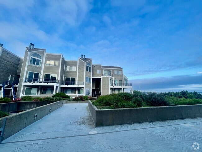 Building Photo - 10 Harbour Close Unit 10 Rental