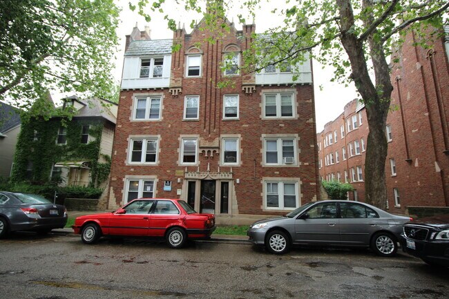 Building Photo - 1261 W Argyle St Unit 109 Rental