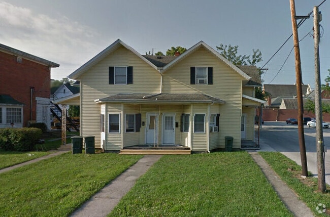 Building Photo - 214 E Washington St Unit 214 E Washington Rental