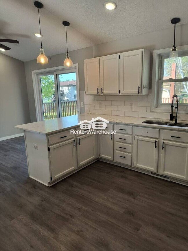Photo - Available Now! 5 Bedroom 2 Bath Single Family Home in Apple Valley