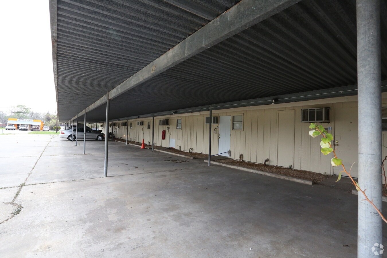 Photo - River Road Apartments