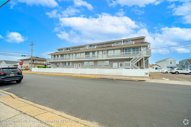 Building Photo - 1713 Boulevard Unit 7 Rental