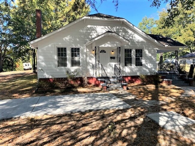 Building Photo - 3bed, 2ba Bungalow - 5 minutes from Downtown Kannapolis