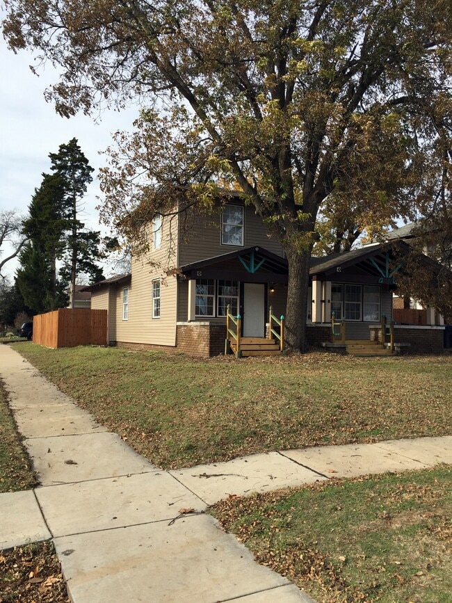 Corner View - 1301 N Klein Ave Rental