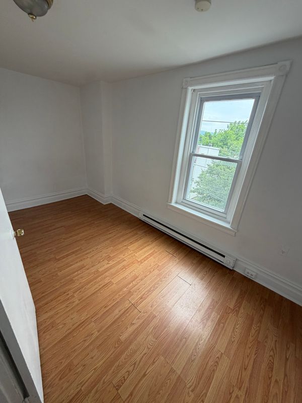 Photo - 144 S 12th St