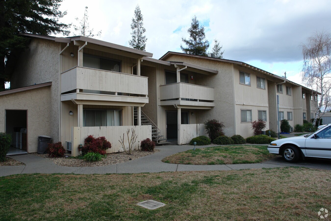 Alamont Apartments - Alamont Apartments