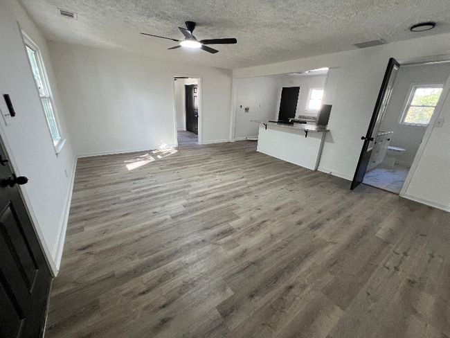 Photo - 2160 Dowdell Dr