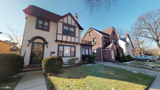 Photo - 71-14 Juno St