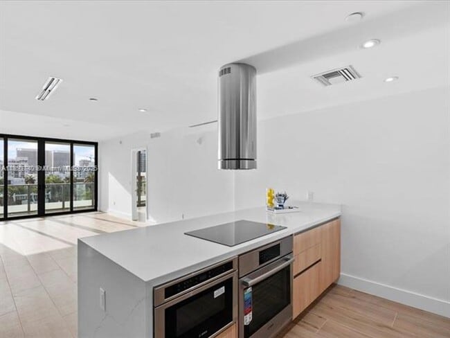 Building Photo - 9901 W Bay Harbor Dr Unit 9901 W Bay Harbor Dr  605