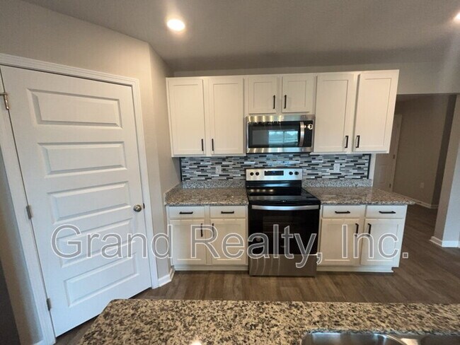 5583 Guinevere Ln