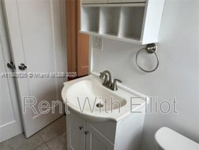 Photo - 1842 Funston St