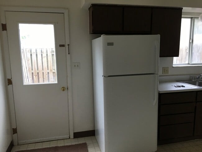 Photo - 682 Loomis Ave