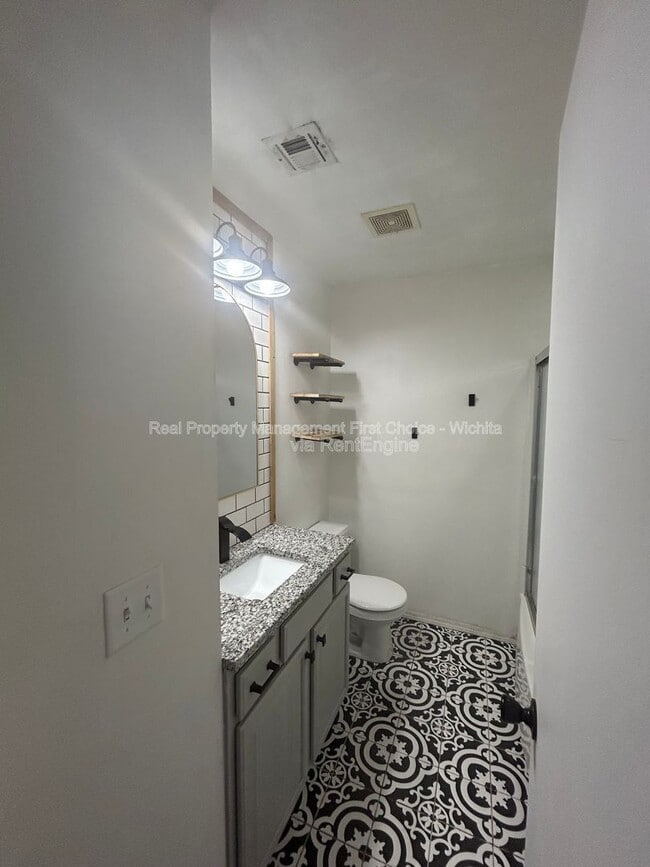 Photo - 200 S Lamar Ave