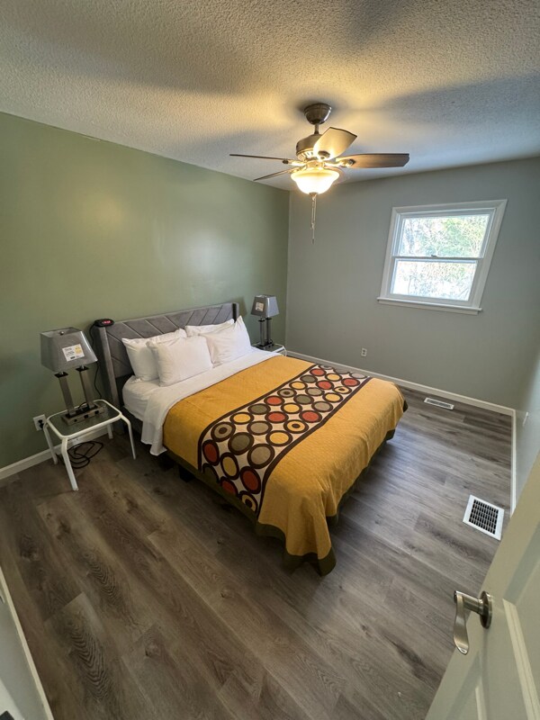 Photo - 3742 School St