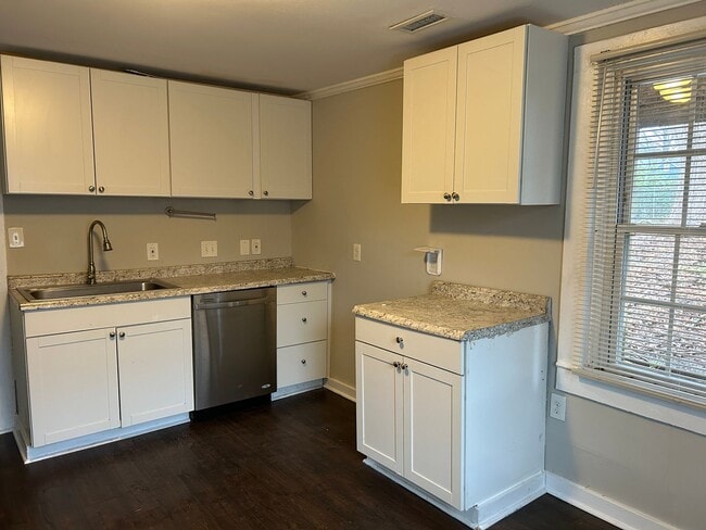 Photo - 3 Bedroom Home in Belmont Community!