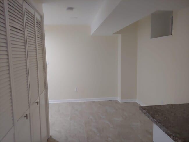 Building Photo - 171 Wayne St Unit Bridgeport 1 bedroom apartmentq